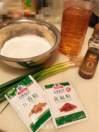 香酥葱油饼的做法步骤：1