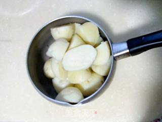 干煸土豆块的做法步骤：1