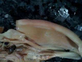 西芹鱿鱼丝的做法步骤：2