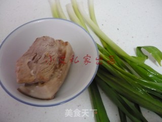 回锅肉的做法步骤：1