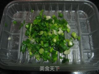 葱香鸡蛋摊饼的做法步骤：2