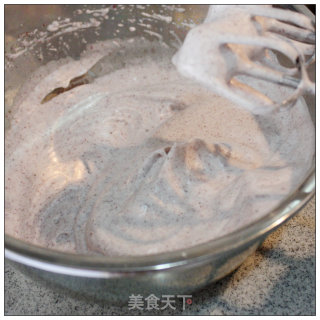 可以吃的玫瑰-----玫瑰纸杯蛋糕的做法步骤：2