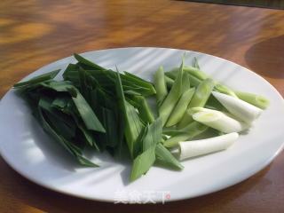 蒜苗炒肉的做法步骤：1
