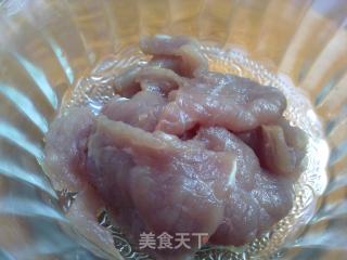 蒜苗炒肉的做法步骤：2