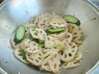 香肠炒藕片的做法步骤：6