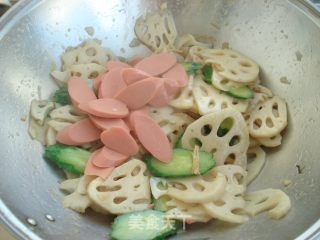 香肠炒藕片的做法步骤：7