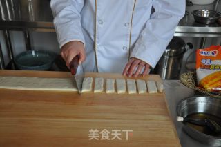 无矾油条的制作工艺的做法步骤：9