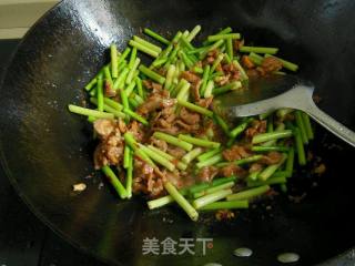 蒜苔炒肉的做法步骤：4
