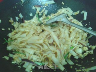 蛋炒河粉的做法步骤：3