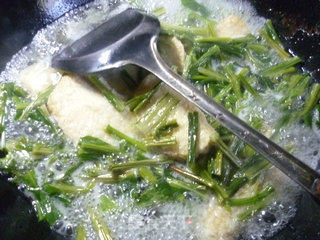 菜蕻干梗烧素鸡的做法步骤：6