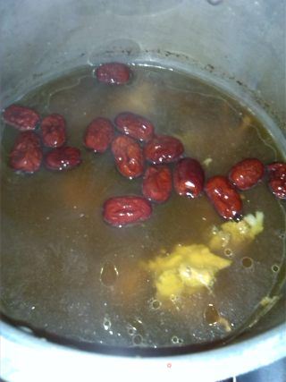 龙骨虫草花汤的做法步骤：4