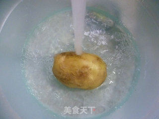 黑胡椒培根炒土豆的做法步骤：2