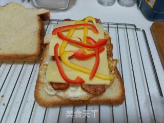 【培根煎蛋芝士三明治】——快速打造一顿丰盛的早餐的做法步骤：10