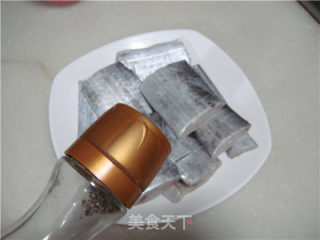 刀鱼烧白菜（带鱼炖白菜）的做法步骤：2
