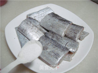 刀鱼烧白菜（带鱼炖白菜）的做法步骤：3