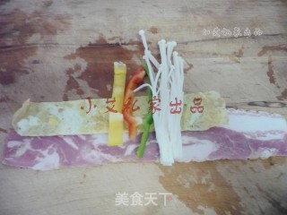 培根彩椒金针卷的做法步骤：5