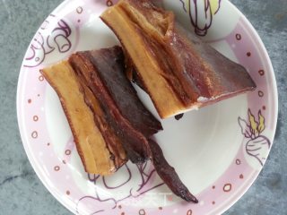 笋干炒腊肉的做法步骤：2