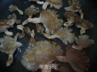 香煎平菇的做法步骤：4