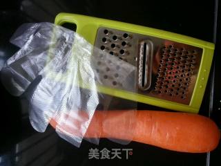 手工胡萝卜面的做法步骤：1