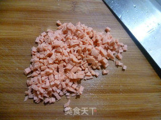 芹叶火腿肠玉米饼的做法步骤：3