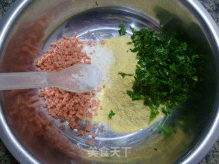 芹叶火腿肠玉米饼的做法步骤：5