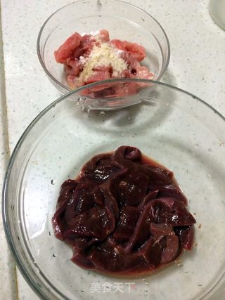枸杞叶猪肝瘦肉汤的做法步骤：2