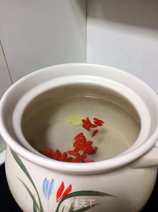 枸杞叶猪肝瘦肉汤的做法步骤：3