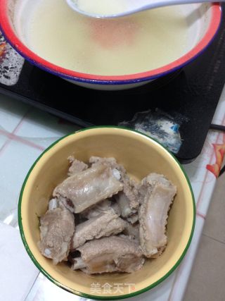 糖醋排骨的做法步骤：1