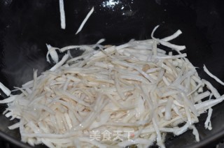 蒜香干煸杏鲍菇的做法步骤：4