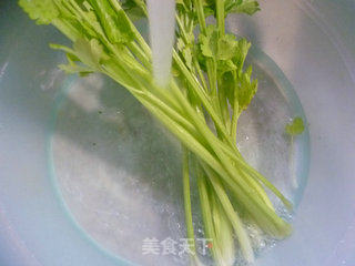 虾皮炒芹菜的做法步骤：2