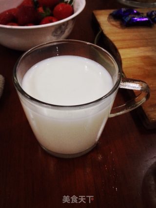 草莓酸奶的做法步骤：2