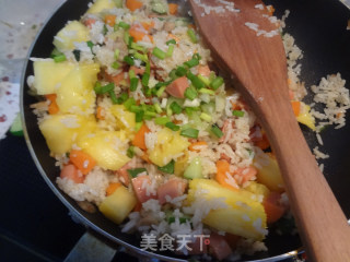 菠萝炒饭的做法步骤：15