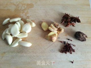 茨菇黄焖鸡的做法步骤：1