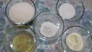 蛋白椰丝球的做法步骤：1