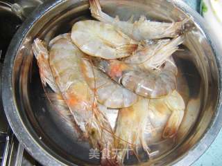 青菜虾仁牛肉料炒饭－－－一个人的稍有奢华的午餐的做法步骤：1
