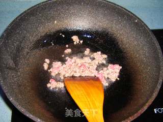 青菜虾仁牛肉料炒饭－－－一个人的稍有奢华的午餐的做法步骤：3