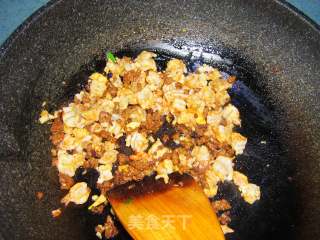 青菜虾仁牛肉料炒饭－－－一个人的稍有奢华的午餐的做法步骤：5