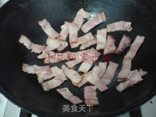 培根木耳炒西芹的做法步骤：3