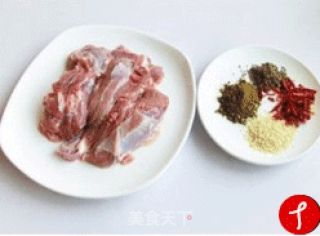 牙签羊肉的做法步骤：1