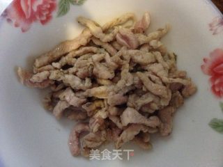 黄瓜炒肉的做法步骤：2