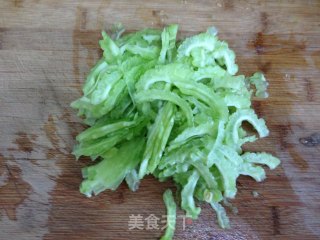 l凉拌苦瓜的做法步骤：2