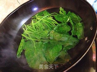 花生拌红根菠菜的做法步骤：2