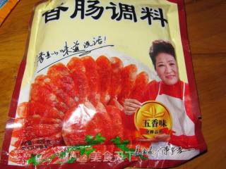 五香味香肠的做法步骤：1