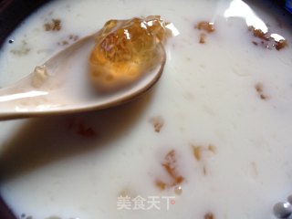 桃胶牛奶西米露的做法步骤：1