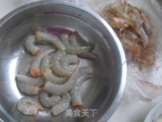 茄汁虾仁的做法步骤：2