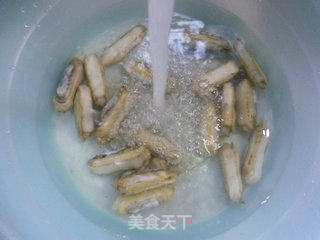 莴笋炒蛏子的做法步骤：2