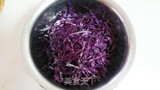 简单快捷为生活添色彩——凉拌紫甘蓝的做法步骤：1