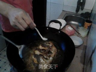 红烧鲫鱼的做法步骤：3