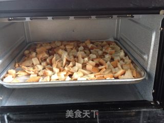 自制面包糠的做法步骤：3