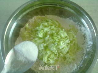 蔬菜小饼的做法步骤：2
